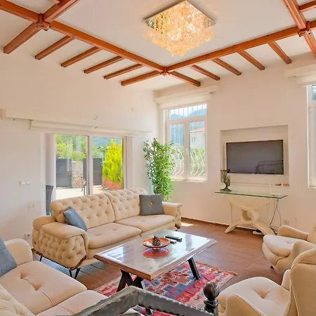 Estelle Villa